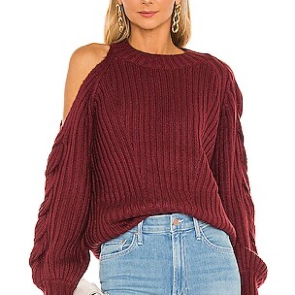 525 America Braided Sleeve Cold Shoulder Pullover in Garnet - Sz S